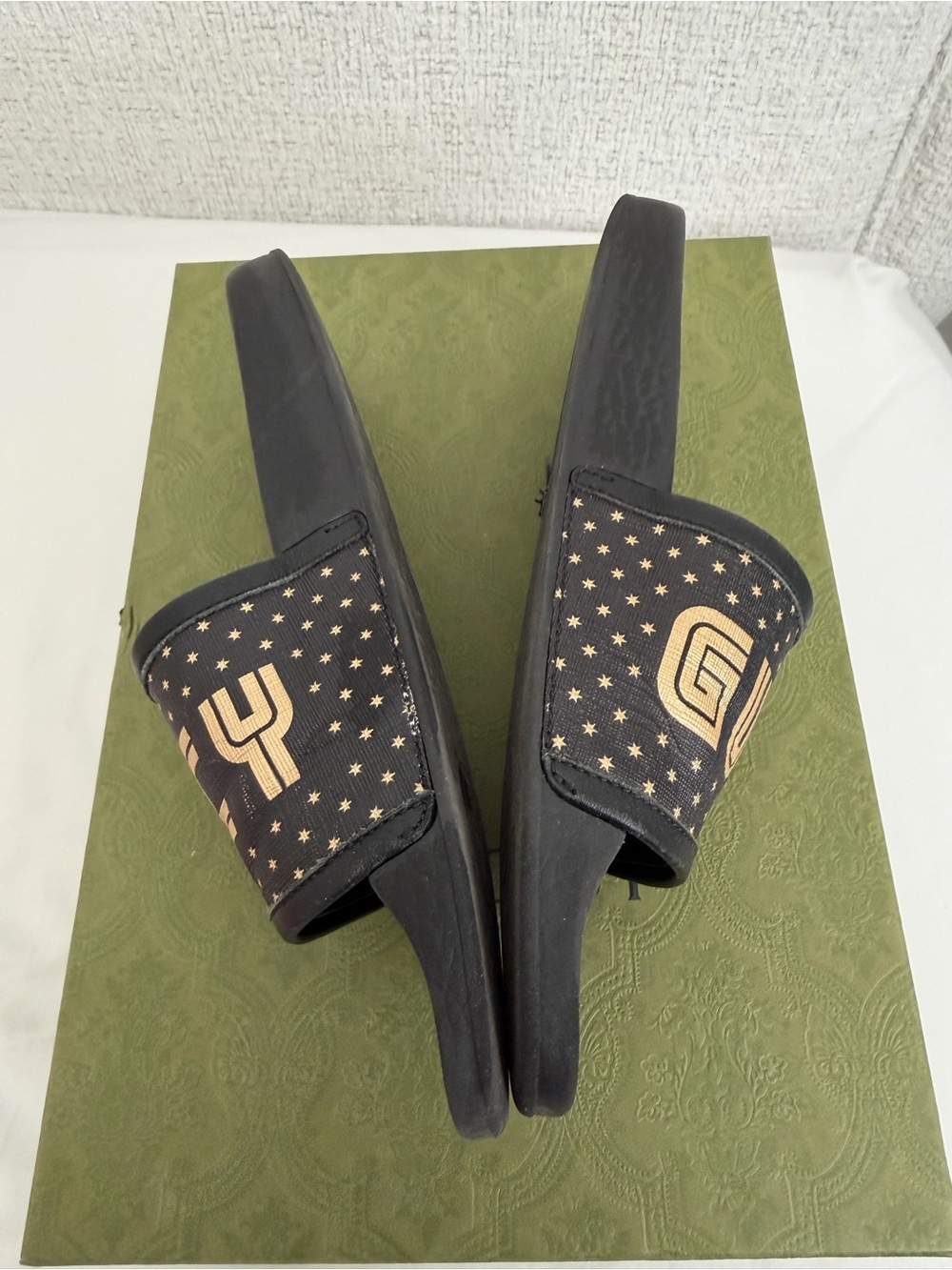 Gucci Black and Gold Branded Slide Sandals - Picture 2 of 2